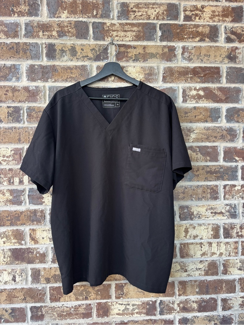 FIGS Technical Collection Black V-Neck Scrub Top XL